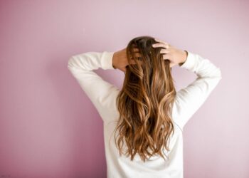 11 alimenti che favoriscono la crescita dei capelli in modo naturale