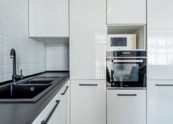 I materiali e gli alimenti da non mettere mai nel microonde