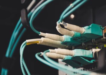 Spagna isolata dal mondo: nuovo blackout scatena il caos