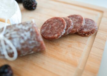 Salumi contaminati ritirati dai supermercati: rischio Salmonella, ecco i lotti pericolosi