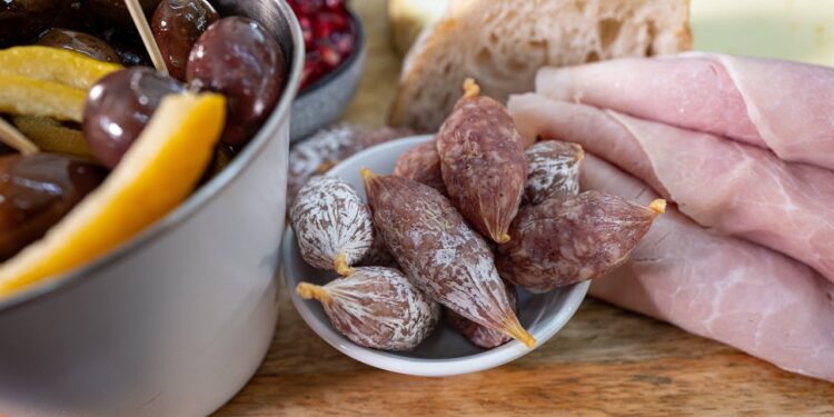 Contaminazione da Salmonella: scatta il richiamo per un lotto di salumi