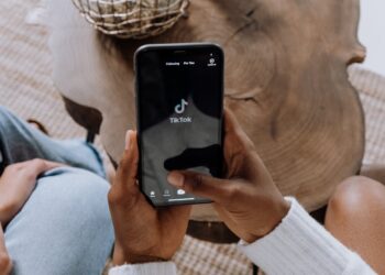 Famoso tiktoker costretto a lasciare gli Stati Uniti: cosa è successo davvero
