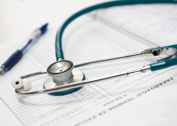 Brindisi, va in ospedale per dolori addominali e scopre di essere incinta: partorisce dopo poche ore