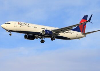 Turbolenza estrema sul volo Delta: passeggeri sbalzati in aria, 25 ricoverati e atterraggio d’emergenza