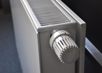 Riscaldamenti 2025: date di accensione, orari e temperature casa per casa