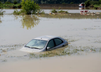 Pioggia, vento e distruzione: il super tifone Fung-wong paralizza il paese