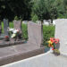 Aggredito al cimitero mentre porta fiori alla moglie: anziano ferito per una rapina