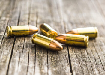 Sparatoria shock a Brooklyn: proiettile vagante colpisce una neonata