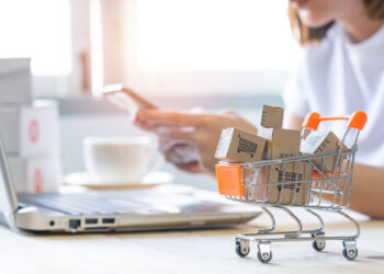 Scatta la tassa da 3 euro sui pacchi online: cosa cambia davvero per gli acquisti